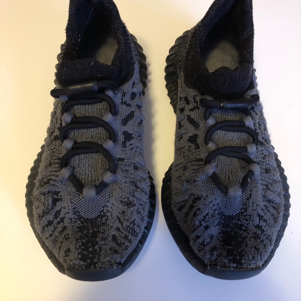 Size 5.5 - adidas Yeezy Boost 350 V2 Slate Carbon